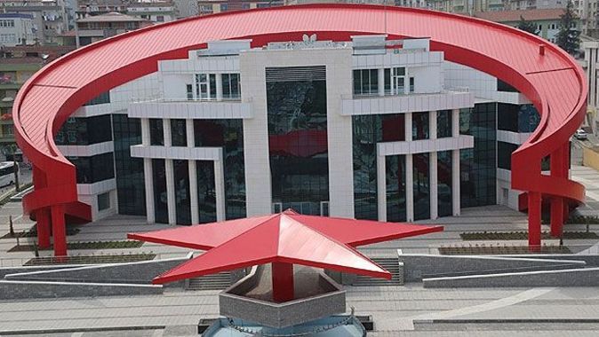 Türk bayrağı şeklindeki bina açılışa hazır