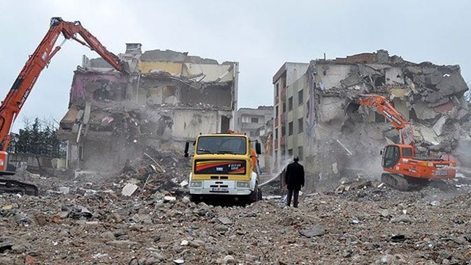 İstanbul&#039;da riskli bulunan 50 bin bina yıkılacak