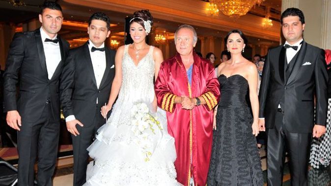 Galatasaraylı Burak Yılmaz&#039;ın kız kardeşi evlendi
