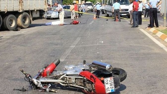 Mersin&#039;de diyaliz aracı motosikleti biçti, 1 ölü