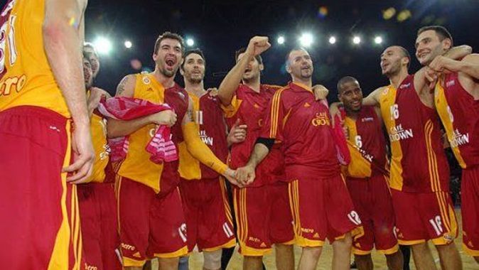 Galatasaray yarı final serisine hızlı başladı