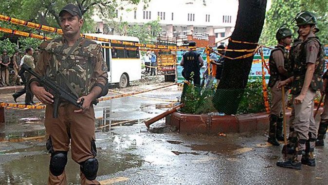 Hindistan&#039;da siyasi parti konvoyuna saldırı, 17 ölü
