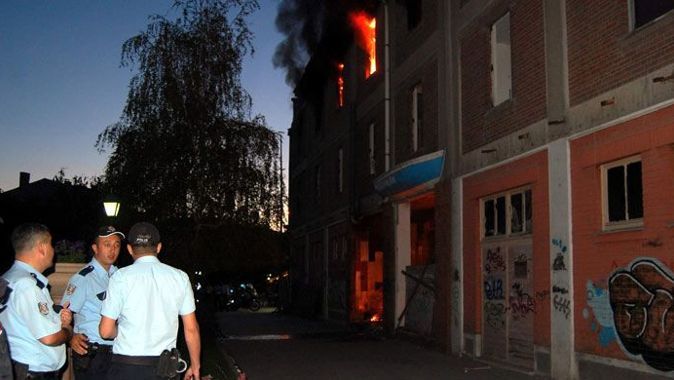 Eskişehir&#039;de tarihi sinema binası alev alev yandı