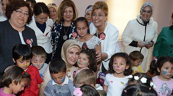 Başbakan&#039;ın eşi Emine Erdoğan anaokulu açtı