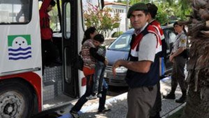Kaçakçıları Yunanistan diye Foça&#039;ya bırakmışlar