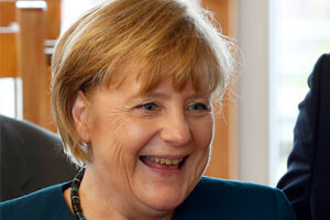 Angela Merkel&#039;in seçim vaatlerine partililerinden tepki