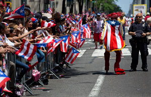 New York&#039;ta Porto Riko yürüyüşünü 2 milyon kişi izledi
