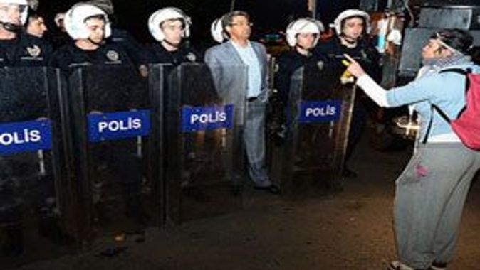 Ankara&#039;daki göstericileri polis ikna etti