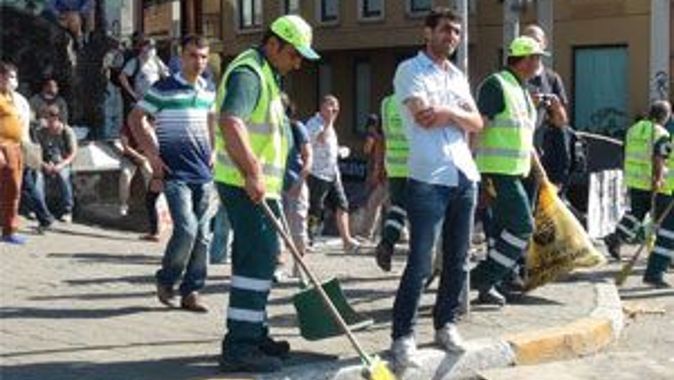 Taksim Meydanı temizleniyor