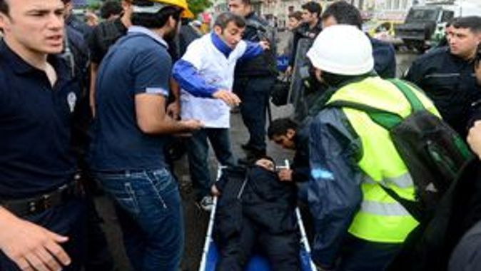 Taksim&#039;de 1 polis yaralandı