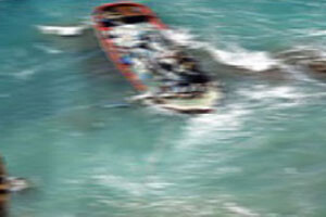 Hindistan&#039;da tekne alabora oldu, 4 ölü