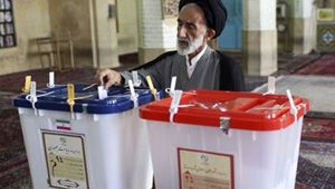 İran&#039;da seçim süresi uzatıldı