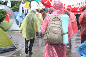 Sağanak yağmur eylemcilere zor anlar yaşattı