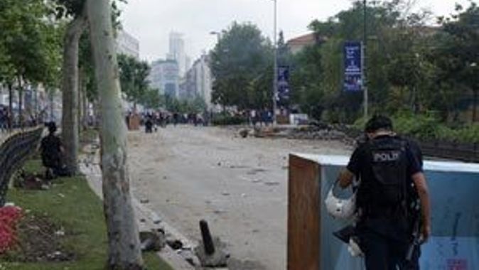 Şişli&#039;de yol kapatan eylemcilere polis müdahalesi