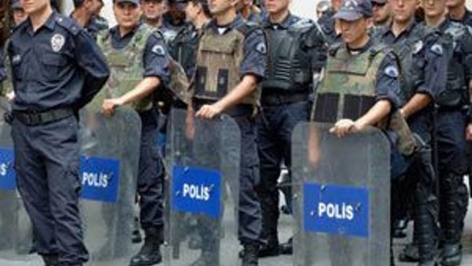 İstanbul&#039;a uçaklarla polis takviyesi