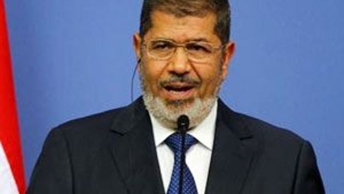 Mısır&#039;da Cumhurbaşkanı Mursi 17 ile vali atadı