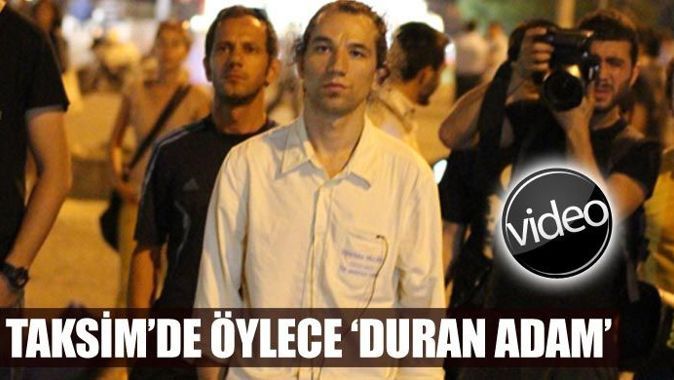 Taksim&#039;in ortasında &#039;duran adam&#039; sosyal medyayı salladı