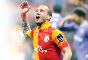 Tuncay ve Sneijder&#039;in golleri en iyiler arasında