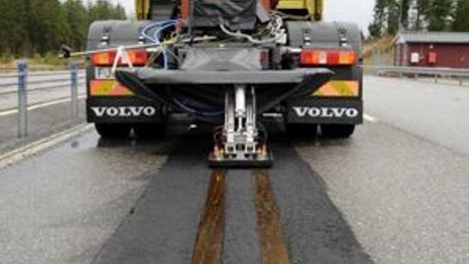 Volvo&#039;dan çılgın teknoloji, batarya yerine elektrikli yol