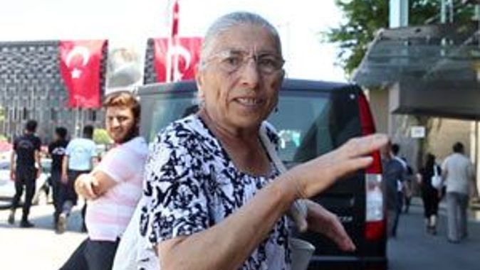 &#039;Gezi&#039; eylemcileri, Taksim&#039;de yaşlı kadına saldırdı