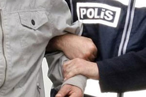 Gözaltındaki eylemciyi sınava polis yetiştirdi