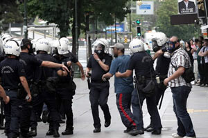 Taksim olaylarında 15 gözaltı