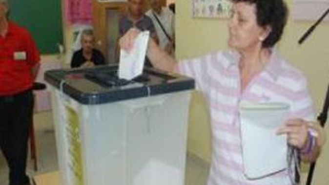 Arnavutluk&#039;ta seçim çatışmayla bitti
