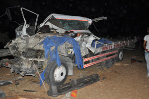 Mardin&#039;de korkunç kaza, 1 ölü, 4 yaralı