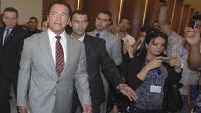Arnold Schwarzenegger, Cezayir&#039;de büro açıyor