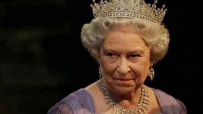 Kraliçe Elizabeth emlak zengini oldu