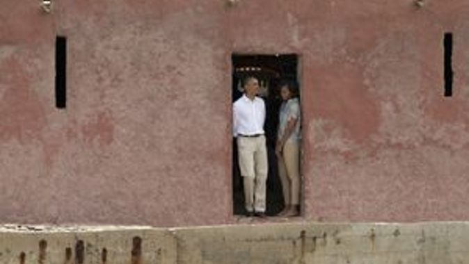 Obama, Goree Adası&#039;nı ziyaret etti 
