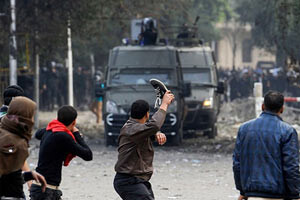 Mısır&#039;da gösteriler çatışmaya döndü, 5 ölü, 500 yaralı