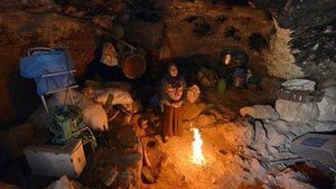 Filistinli bedeviler, 300 yıldır mağarada yaşıyor