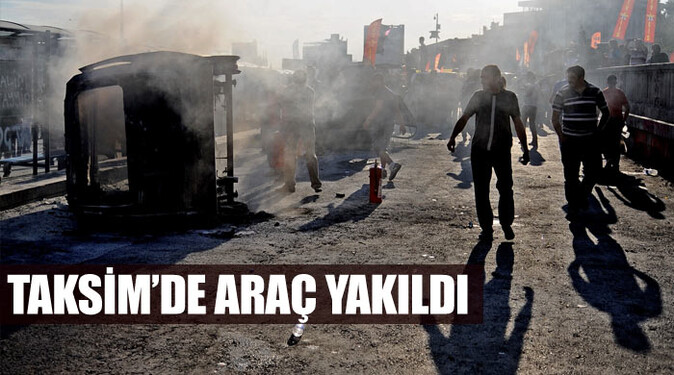 Taksim&#039;de göstericiler araç yaktı