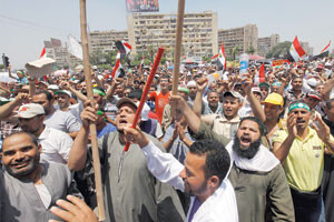 Muhaliflerden önce Mursi&#039;ye destek gösterisi