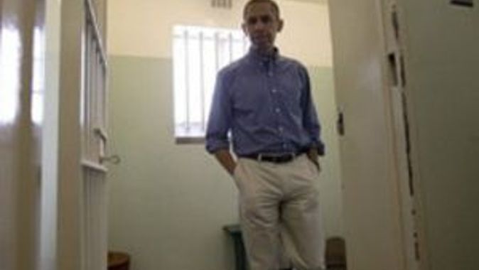 Obama, Mandela&#039;nın vereme yakalandığı hücrede