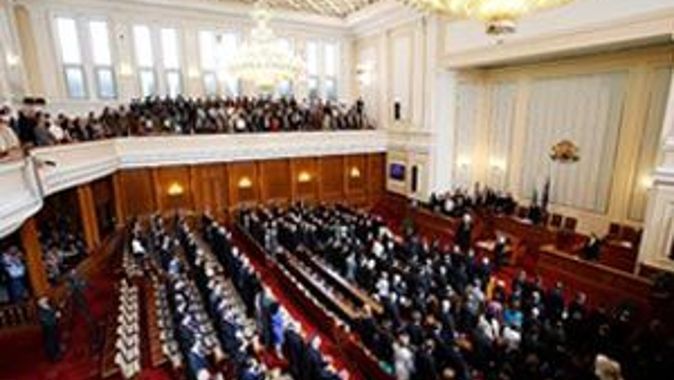 Bulgaristan meclisi, milletvekili maaşlarını dondurdu