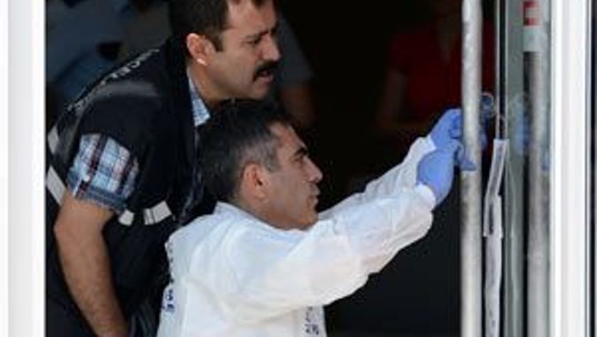 Antalya&#039;da silahlı bıçaklı banka soygunu