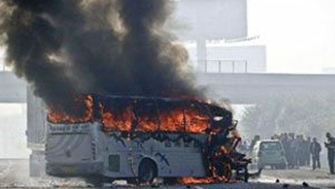 Çin&#039;de otobüs kazası faciaya döndü, 47 ölü