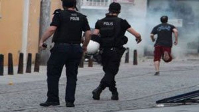 Adana&#039;da polis, facebook ve twitter gözaltılarına başladı