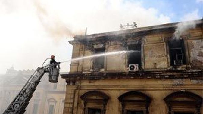Mısır&#039;da aşırı sıcaklardan 484 ev yandı