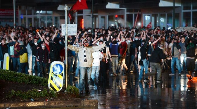 Kızılay&#039;da göstericilere müdahale