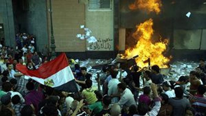 Mısır&#039;daki gösterilerde 6 kişi öldü, 304 kişi de yaralandı