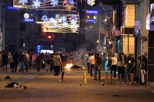 Taksim&#039;de gözaltına alınanlar için ek süre