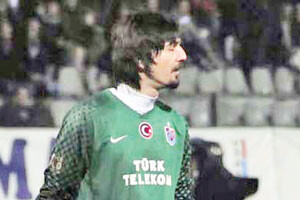 Tolga Zengin Trabzon&#039;da kaldı