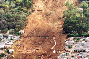 Çin&#039;de toprak kaymasında ölü sayısı 18 oldu