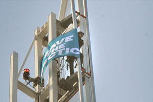 Greenpeace&#039;den tehlikeli gösteri