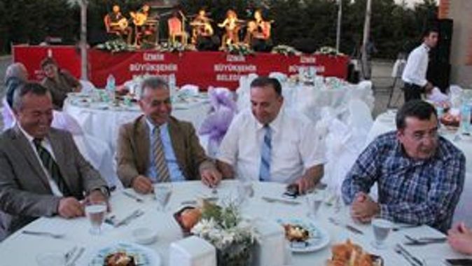 İzmir Belediye Başkanı&#039;ndan meclis üyelerine iftar