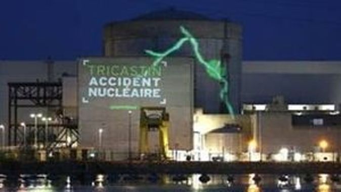 Greenpeace üyeleri nükleer santraline girdi