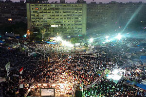 Mısır&#039;da göstericilere müdahale, AA muhabirine bomba isabet etti